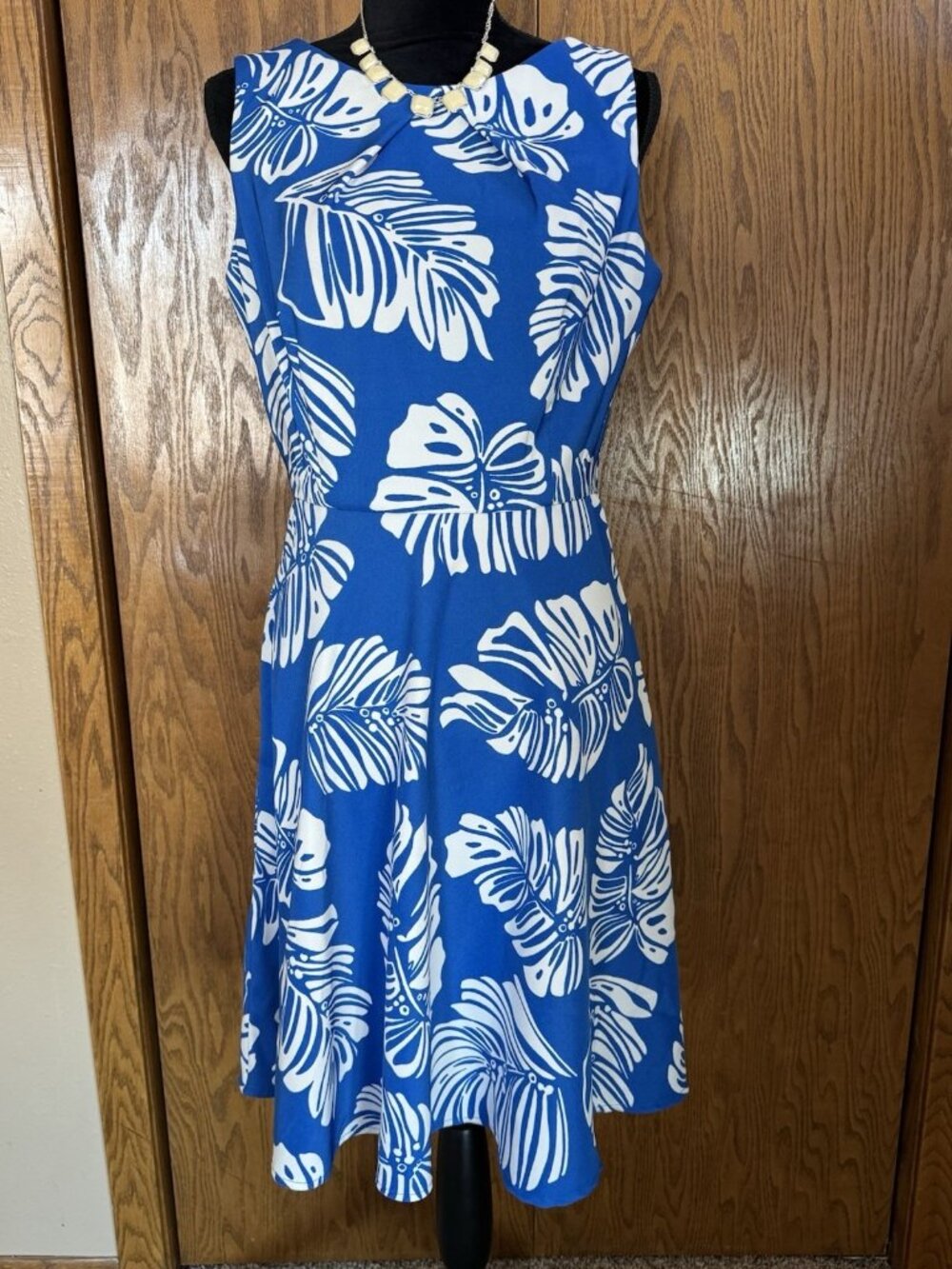 Dressbarn Womens Dress Size 12 Sleeveless Blue and White Floral Tropical Palm